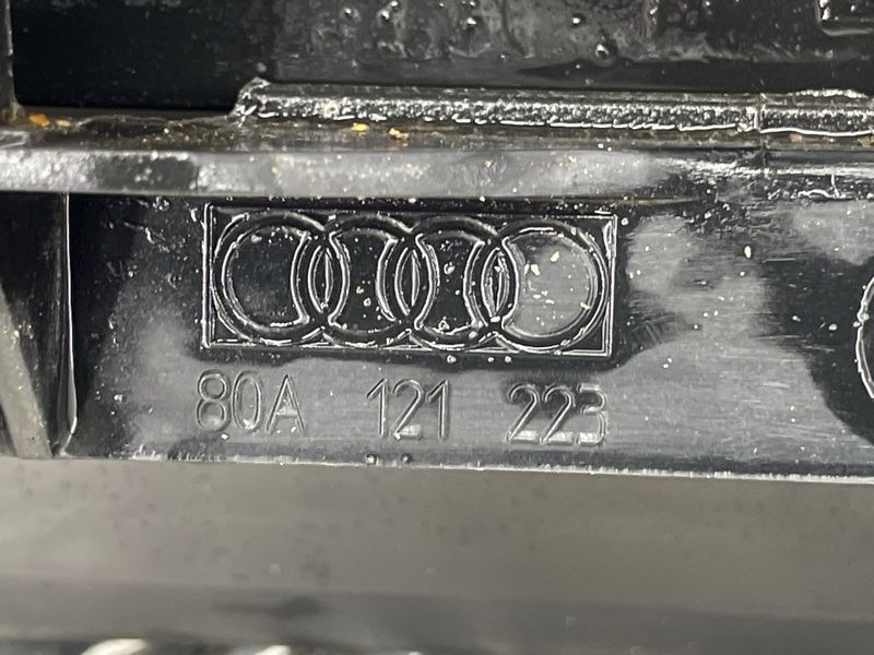 Рамка жалюзей радиатора 80A121223 Audi Q5