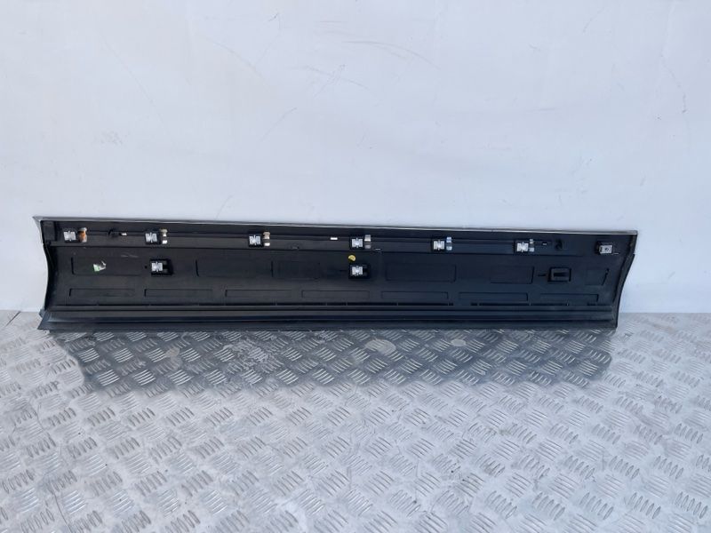Накладка дверей 7P6854939M Volkswagen Touareg