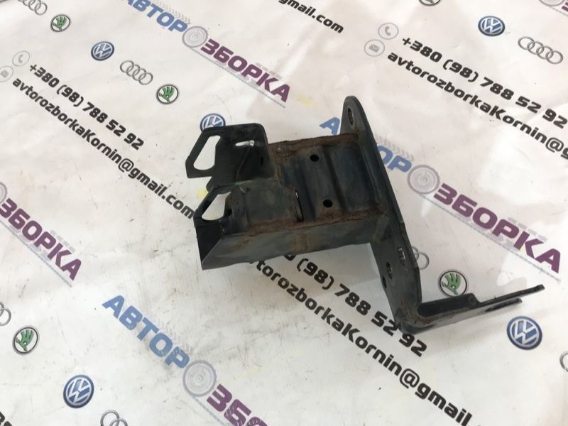 Кріплення підсилювача бампера 4L0807134C Audi Q7