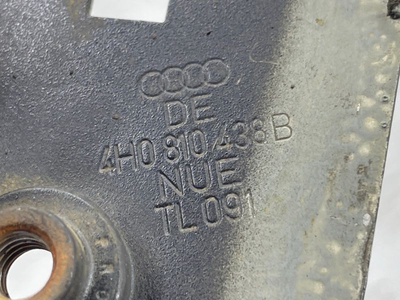 Кронштейн 4H0810438B Audi A8