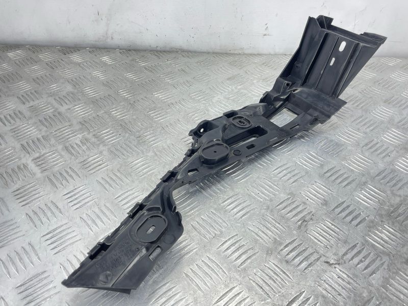 Направляюча заднього бампера 7P6807394C Volkswagen Touareg