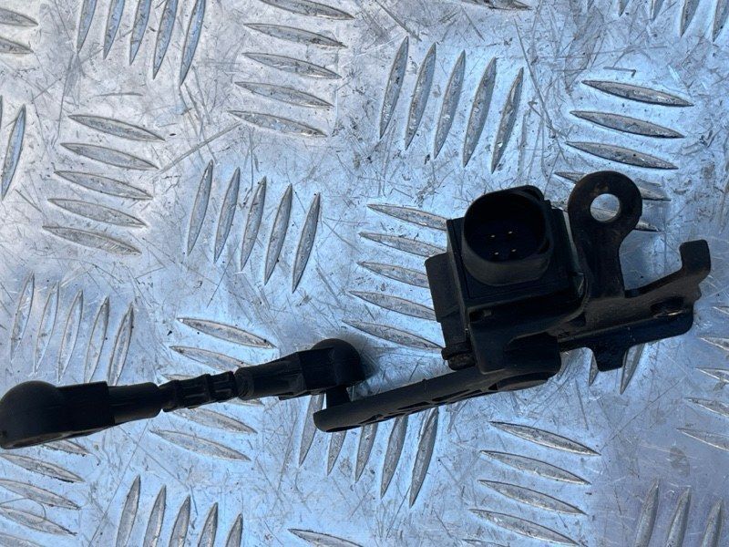 Датчик положення кузова 1T0907503B Audi A6
