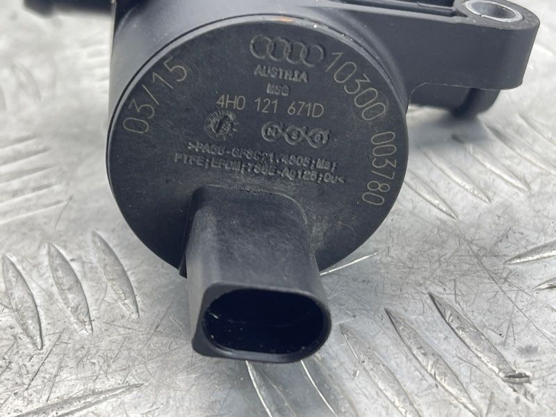 Клапан електромагнітний 4H0121671D Audi A8