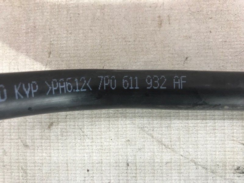 Трубка вакуумная 7P0611932T Volkswagen Touareg