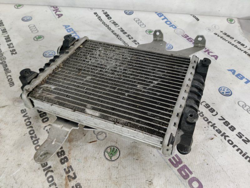 Радиатор охлаждения двигателя дополнительный 8K0121212B Audi A8