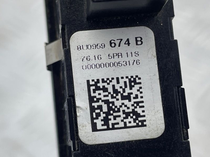 Кнопка 8U0959674B5PR Audi Q3