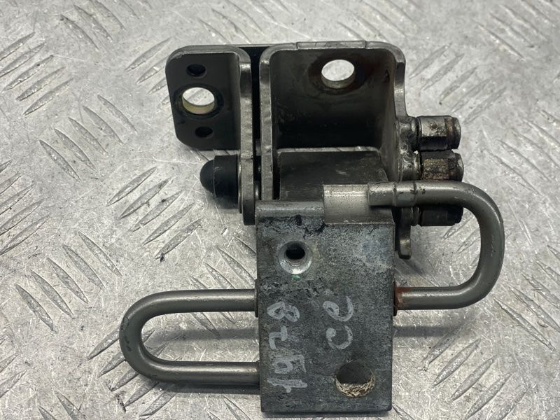 Петля двери нижняя 3C8831412B Volkswagen CC