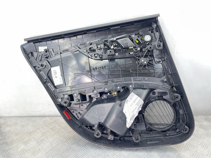 Обшивка дверей Audi A4 Allroad