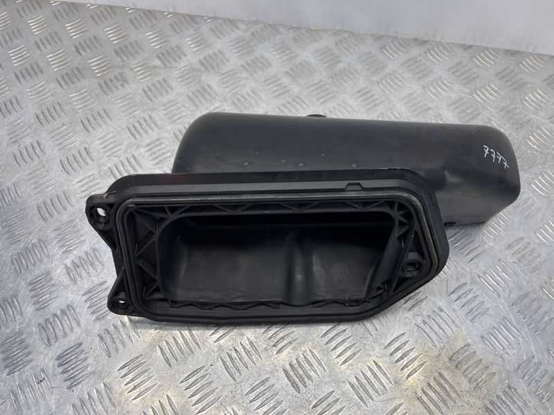 Воздухозаборник 4G1819904A Audi A6