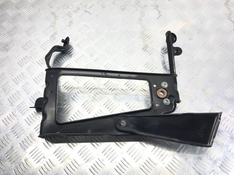 Кронштейн радиатора 4M0121262R Audi Q7