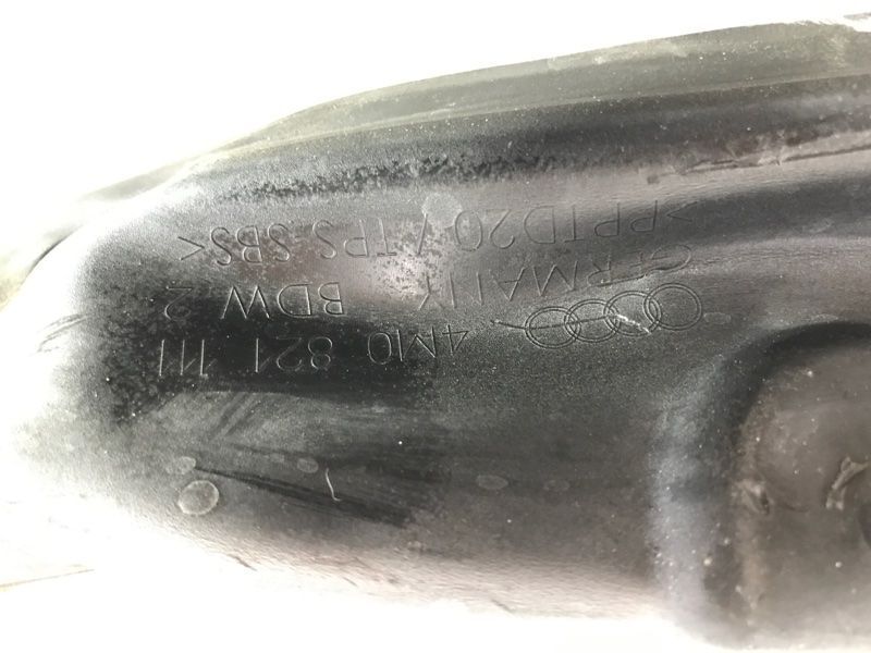 Замикаюча панель крила 4M0821111 Audi Q7