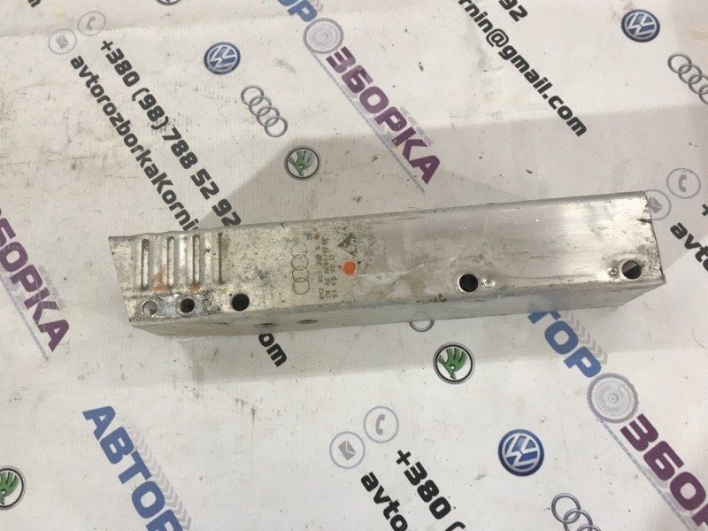 Кронштейн підсилювача бампера 8K0807332A Audi A4 Allroad