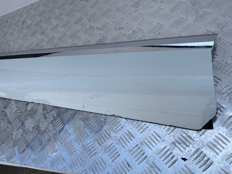 Накладка дверей 7P6854939M Volkswagen Touareg