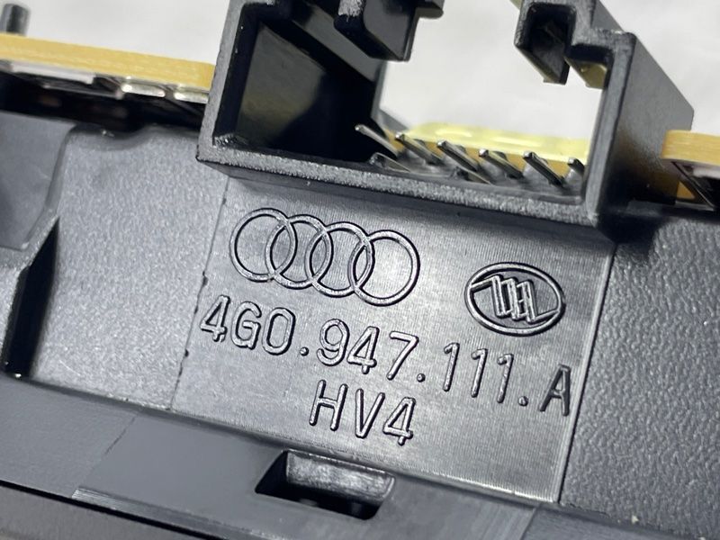 Плафон освітлення салону 4G0947111A6PS Audi A7