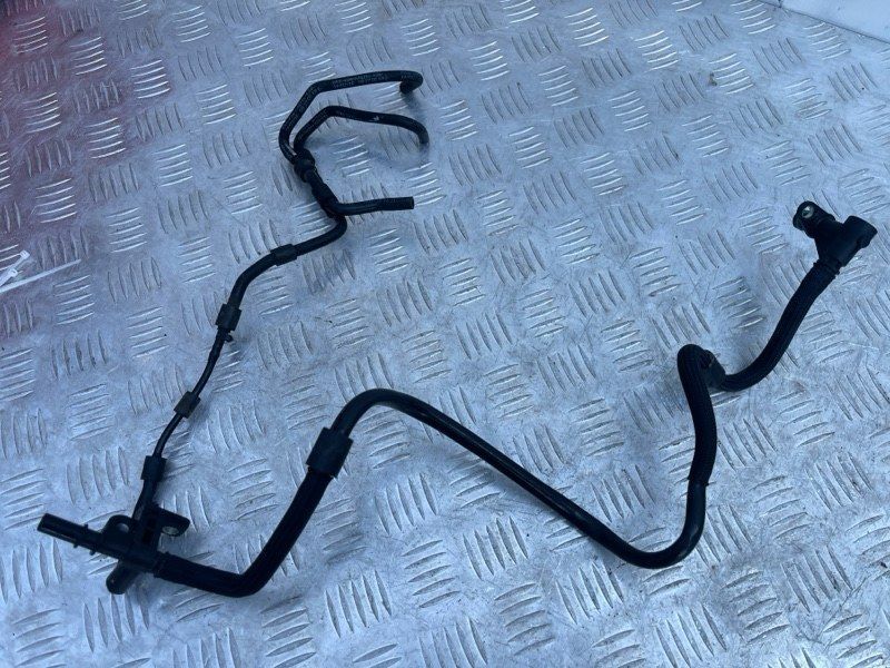 Патрубок 04L129456E Audi Q3