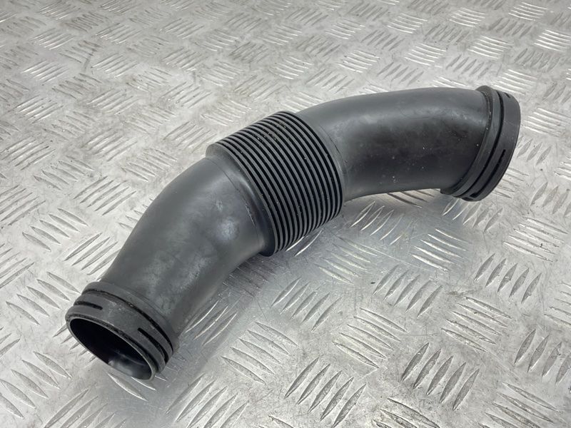 Патрубок повітряного фільтра 7P0129627B Volkswagen Touareg