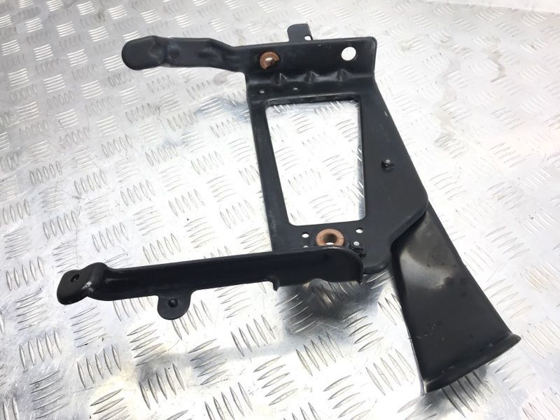 Кронштейн радиатора 4M0121262R Audi Q7