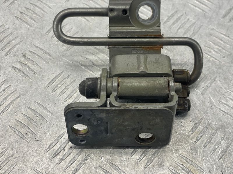 Петля двери нижняя 3C8831412B Volkswagen CC
