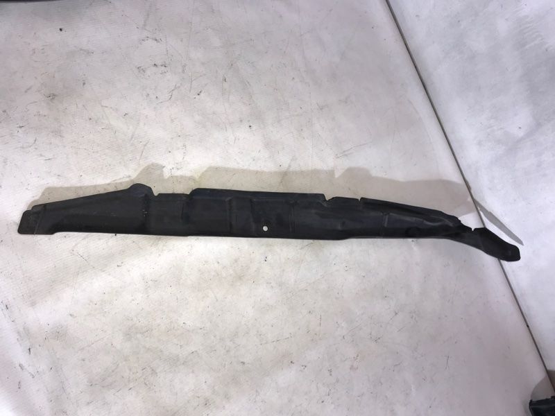 Замикаюча панель крила 4M0821111 Audi Q7