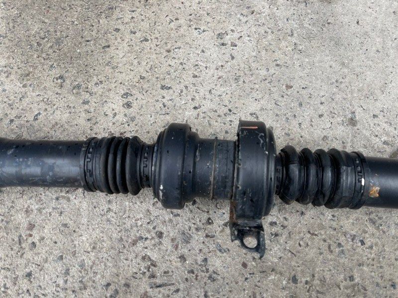 Карданний вал 7P0521102R Volkswagen Touareg