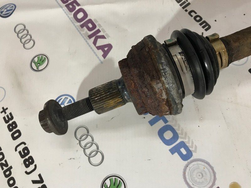 Піввісь 1K0501204F Volkswagen Tiguan