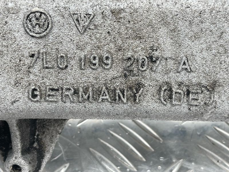 Кронштейн опоры двигателя 7L0199207A Audi Q7