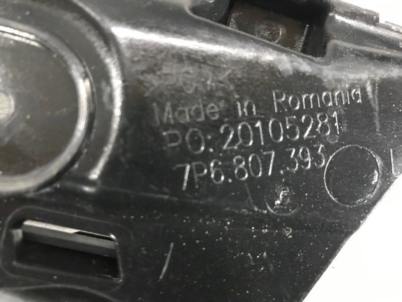 Направляюча заднього бампера 7P6807393A Volkswagen Touareg