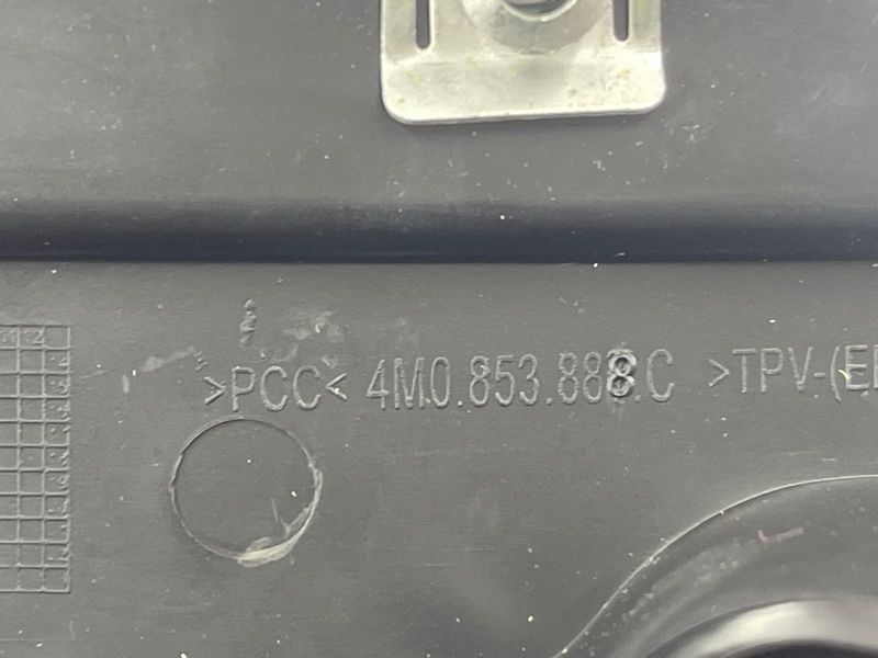 Спойлер колісної арки внутрішній передній правий 4M0853888C Audi Q7 Audi Q7