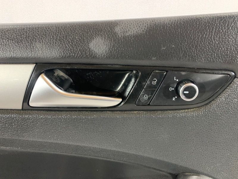 Обшивка дверей Volkswagen Passat