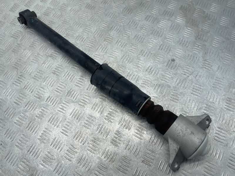 Стойка амортизатора 8W0513035AA Audi A4
