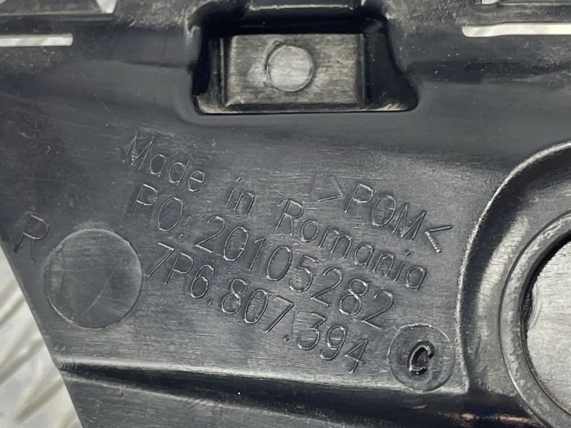 Направляюча заднього бампера 7P6807394C Volkswagen Touareg