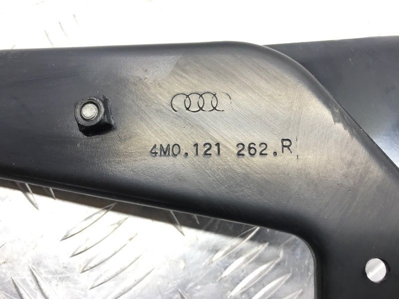 Кронштейн радиатора 4M0121262R Audi Q7