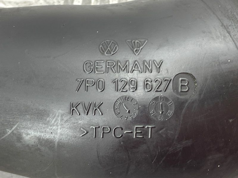 Патрубок повітряного фільтра 7P0129627B Volkswagen Touareg