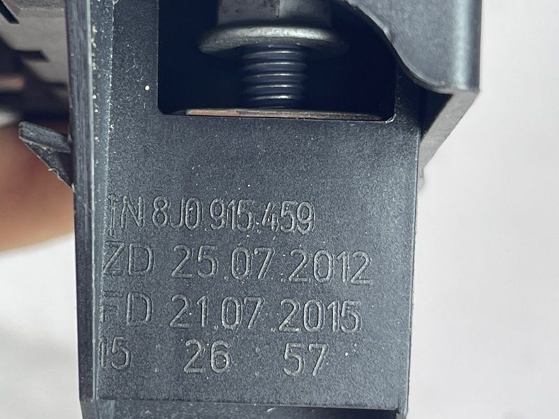 Клема акумулятора 8J0915459 Audi A6
