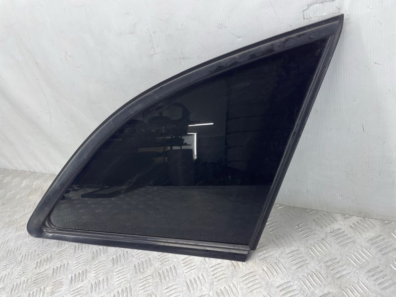 Стекло боковое заднее 8W9845300C Audi A4 Allroad