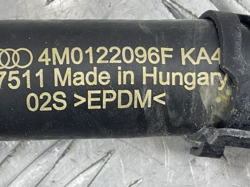 Шланг системи охолодження 4M0122096F Audi Q7