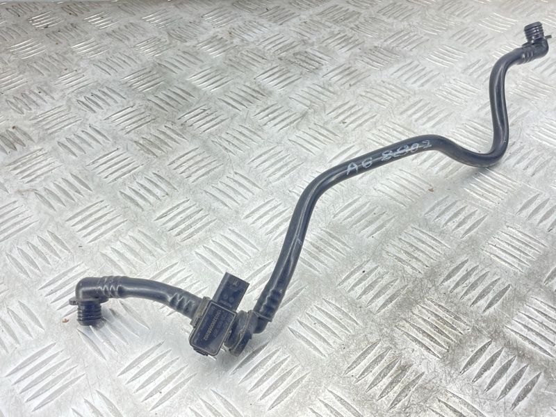 Трубка вакуумна зі зворотнім клапаном 4G1611931F Audi A6