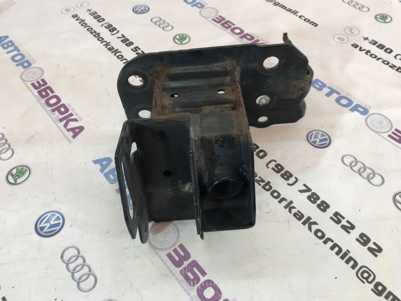 Кріплення підсилювача бампера 4L0807134C Audi Q7