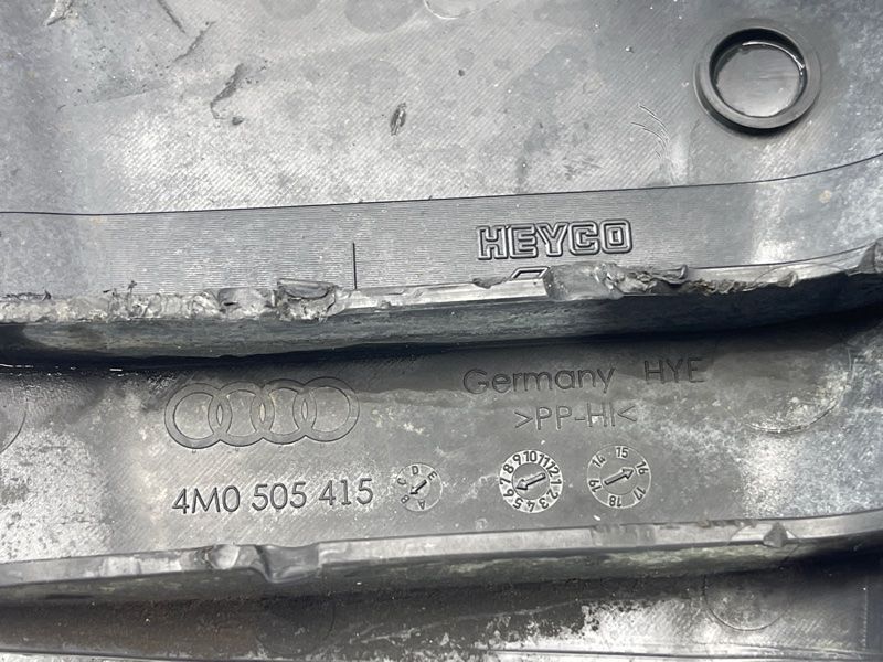 Aнтигравійний захист / накладка 4M0505415B Audi Q7