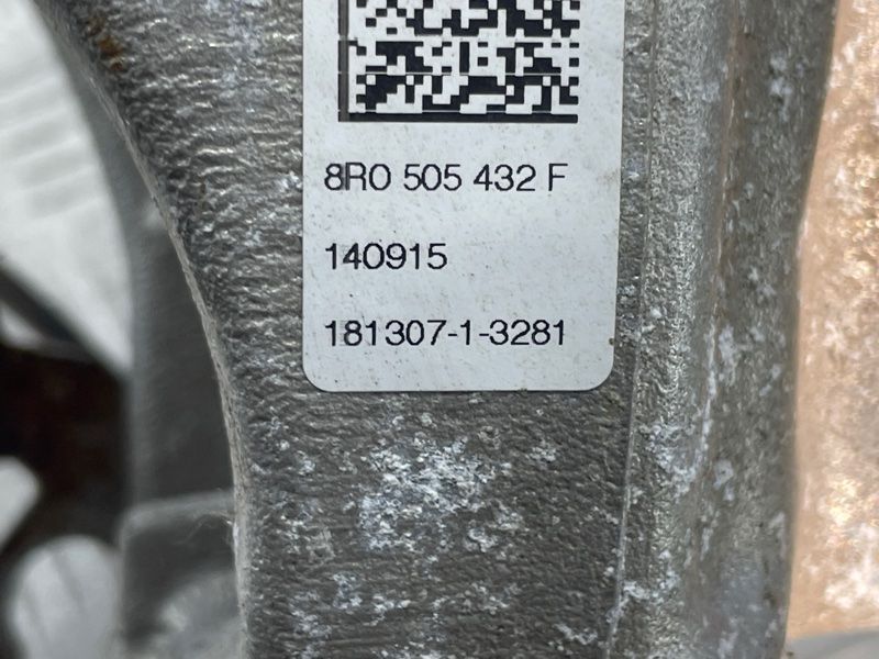 Поворотний кулак / цапфа з підшипником 8R0505432F Audi A7