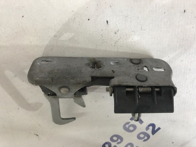 Скоба замка капота 1K0823480 Volkswagen Tiguan