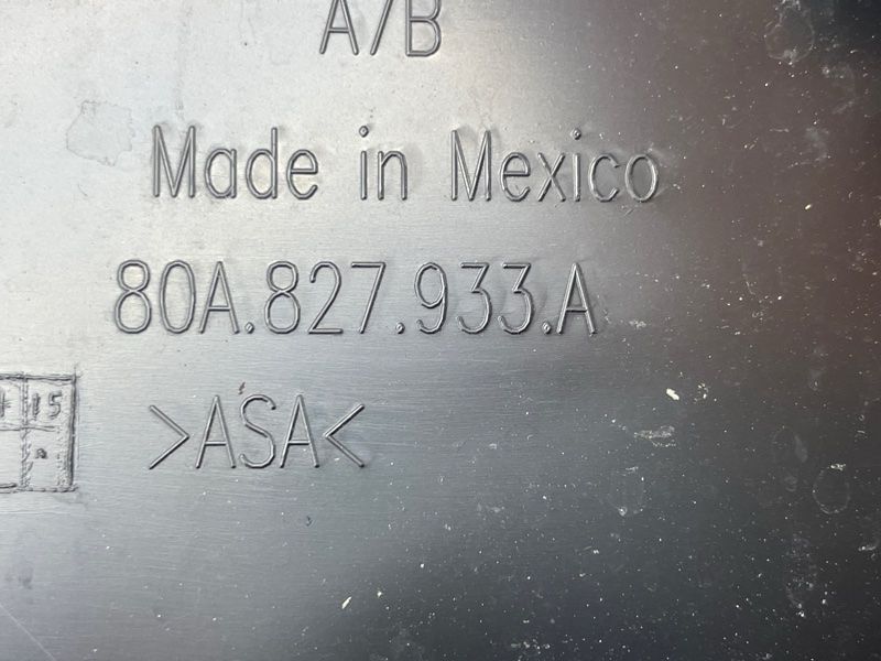Спойлер багажника зі стоп-сигналом 80A827933A Audi Q5
