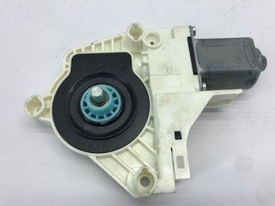 Електродвигун склопідйомника задній лівий 8K0959811A Audi Touareg Audi A4, Audi A4 Allroad, Audi A6, Audi Q3, Audi Q5, Audi S4, Audi S6, Audi SQ5, Porsche Cayenne, Volkswagen Touareg