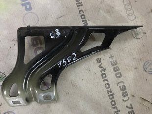 Крепление крыла 8U0821136 Audi Q3