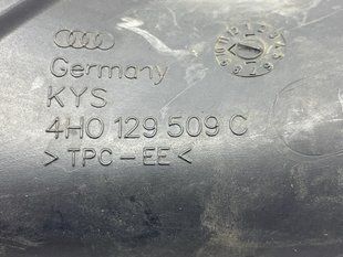 Патрубок воздушного фильтра 4H0129509C Audi A8
