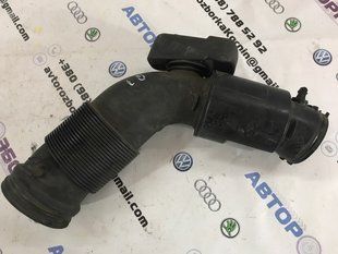 Патрубок воздушного фильтра 06E129629R Audi Q7