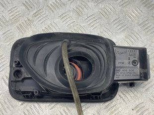 Корпус лючка кришки паливного бака в зборі 8W0809906 Audi A4