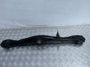 Кронштейн коробки АКПП / траверса / опора 7P0399225B Volkswagen Touareg