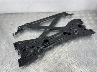 Распорка подрамника 4H0399345R Audi A8