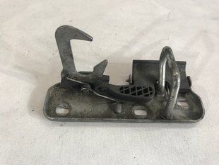 Скоба замка капота 1K0823480 Volkswagen Tiguan